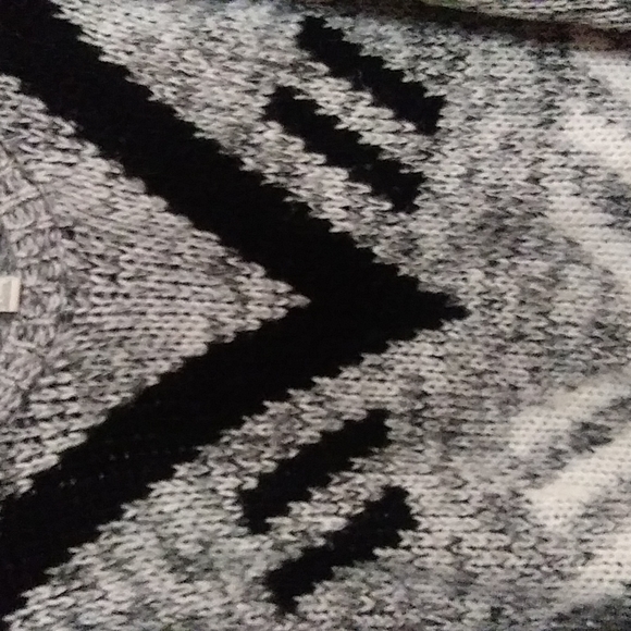 XXI Sweater 100% Arcylic - Picture 3 of 6